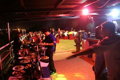 CWC-Roofdeck-BBQ-10MAr01-400